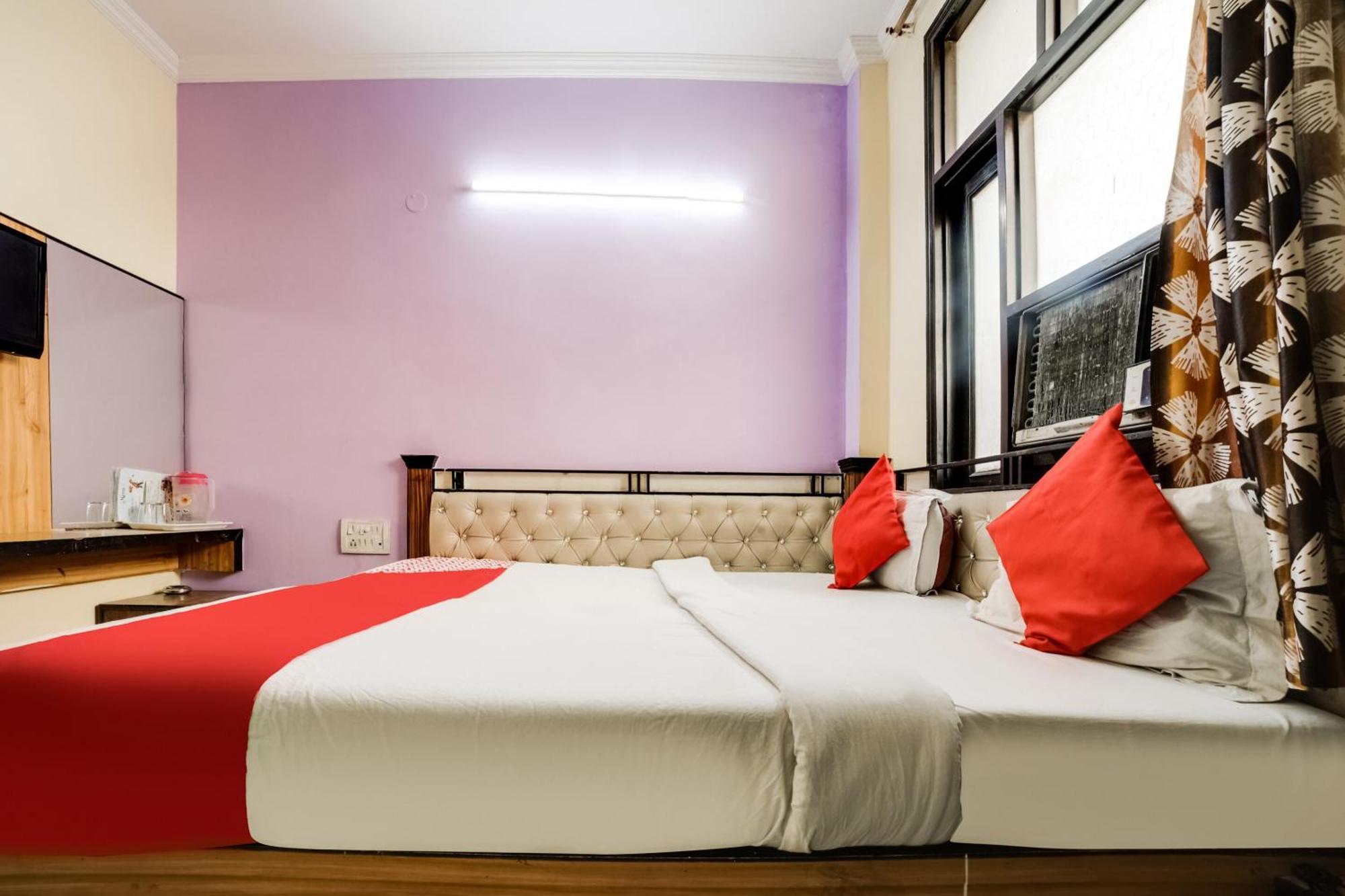 Hotel O Radha Krishna New Delhi