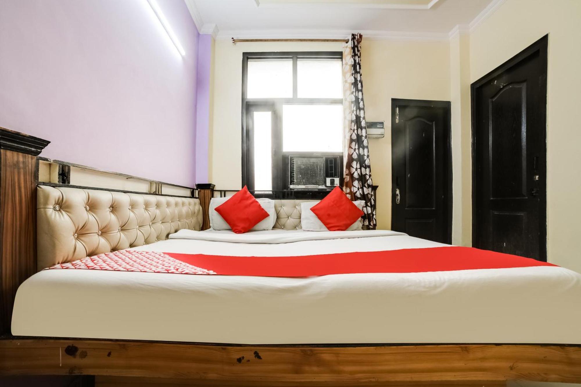 Hotel O Radha Krishna 3*