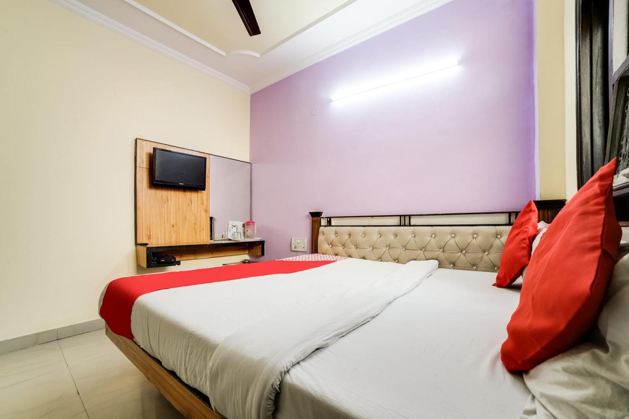 Hotel O Radha Krishna